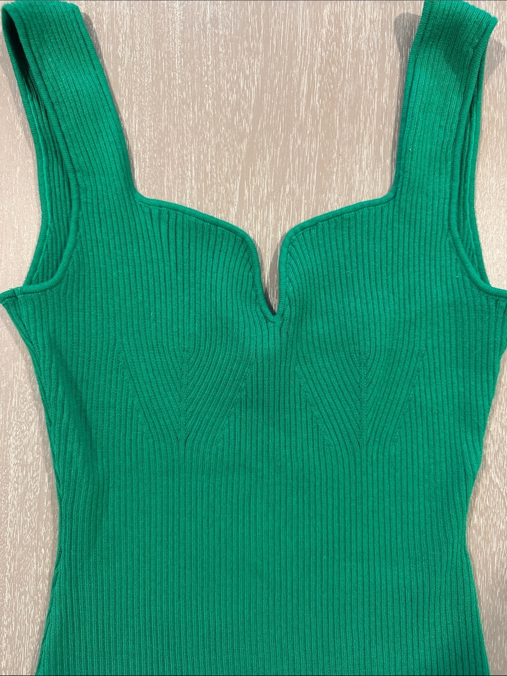 H&M Emerald Green Ribbed V-Notch Tank - Picture 4 of 4
